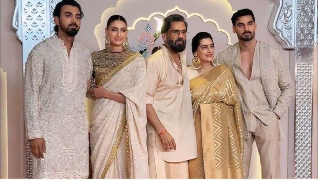 Athiya Shetty Photoshoot with her famil at event