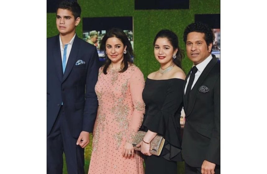 Arjun Tendulkar With family